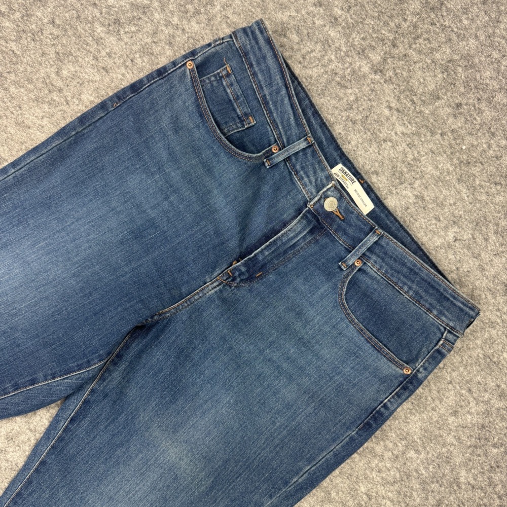 Signature by Levi Strauss Gold Mid-Rise Straight Jeans Blue 12S 94442-0088